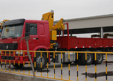 Tahan Lama 11 meter Truck Mounted Crane 6.3T Digunakan untuk Mengangkat Bahan Konstruksi